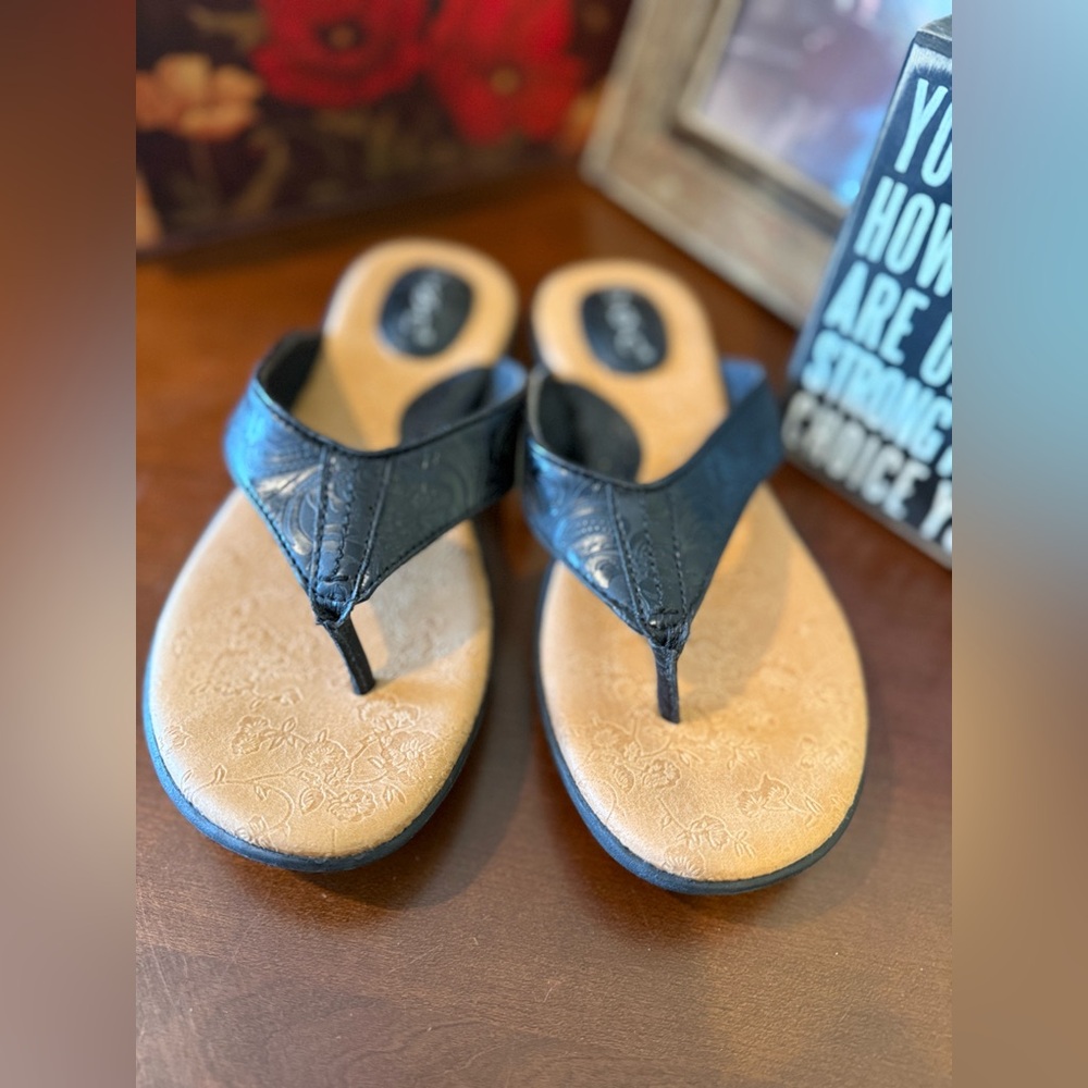 b.o.c. Black and Brown Floral Sandals - Picture 2 of 2